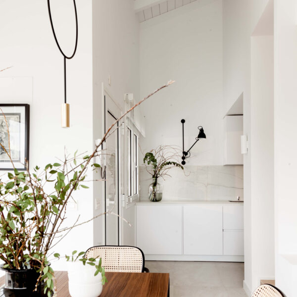 Vivienda-unifamiliar-Sopelana_Reforma-decoracion-techos-altos_NATALIA-ZUBIZARRETA-INTERIORISMO_Vizcaya