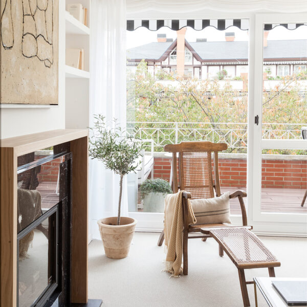 2021-03-18_Interiorismo-Bilbao_piezas-especiales_Casa-NZ_chimenea-marmol_Natalia-Zubizarreta-decoradores