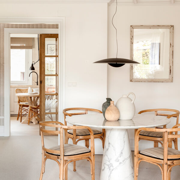 2021-03-18_Interiorismo-Bilbao_piezas-especiales_Casa-NZ_comedor-iluminacion-Marset-Poulsen_Natalia-Zubizarreta-decoradores