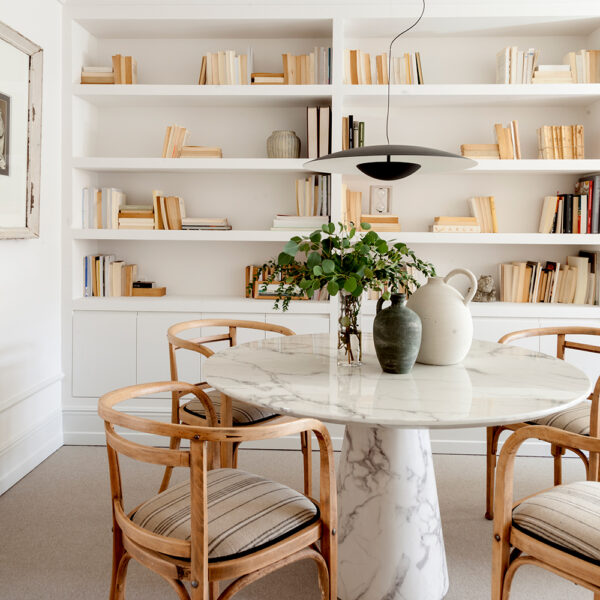 2021-03-18_Interiorismo-Bilbao_piezas-especiales_Casa-NZ_libreria-comedor-iluminacion-Marset-Poulsen-Thonet_Natalia-Zubizarreta-decoradores